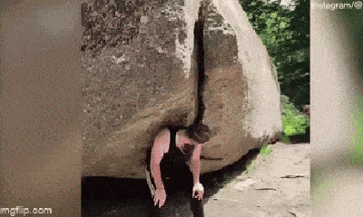 Clip: Người đàn ông dễ dàng di chuyển tảng đá nặng 137 tấn và 