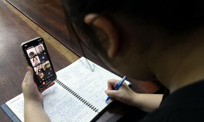 Học sinh, sinh viên nghèo được vay tối đa 10 triệu đồng mua thiết bị học trực tuyến
