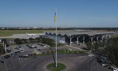 Đường băng sân bay Odessa của Ukraine bị phá hủy