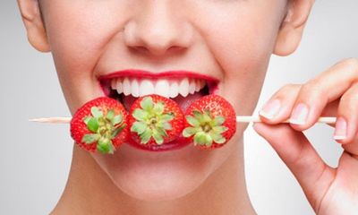 9 loại thực phẩm làm trắng răng tự nhiên hiệu quả nhất