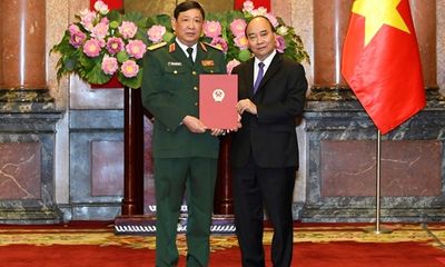 Thăng quân hàm Thượng tướng cho đồng chí Huỳnh Chiến Thắng