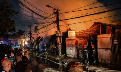 Cháy dãy xưởng tạm tại Hà Nội suốt nhiều giờ