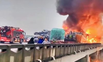 Trung Quốc: Tai nạn liên hoàn trên cao tốc khiến 16 người chết, 66 người bị thương