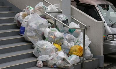 13 người tự nhận là chủ 10 triệu yên bị lẫn trong bãi rác ở Nhật Bản