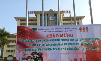 Đình chỉ công tác 2 cán bộ trường ĐH Kinh doanh và Công nghệ Hà Nội trong vụ in pano có nền cờ Trung Quốc