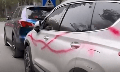 Công an điều tra hàng loạt ô tô bị xịt sơn khi đỗ trên lề đường ở Hà Nội