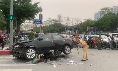 Hà Nội: ”Xe điên” đâm liên hoàn hàng chục xe máy, nhiều người bị thương
