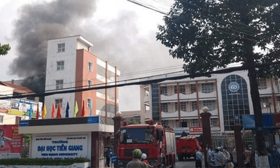 Cháy nhà dân cạnh trường ĐH Tiền Giang, nhiều sinh viên tá hỏa tháo chạy