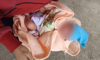 Vụ bé trai sơ sinh bị bỏ rơi trước cửa nhà dân: Nhân chứng tiết lộ bất ngờ