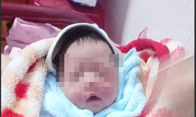 Bé trai nặng 2,9kg bị bỏ rơi trước cổng nhà dân ở Gia Lai