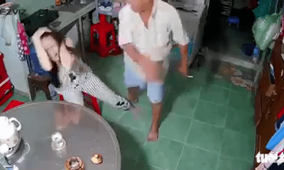 Thiếu nữ 17 tuổi ở Tiền Giang bị cha đánh đập dã man vì đi chơi về muộn