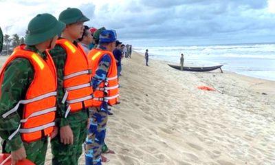 Nam sinh viên năm 3 bị sóng biển cuốn mất tích khi đi thực tế ở Huế