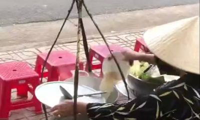 Xác minh thông tin người bán hàng rong đổ thức ăn thừa vào nồi để bán lại ở Khánh Hòa
