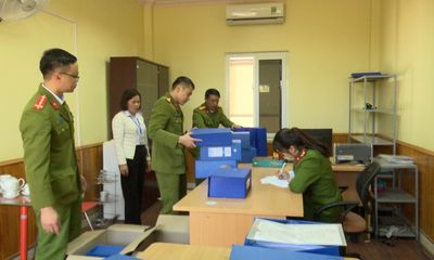 Cán bộ của 2 trung tâm đăng kiểm ở Sơn La 