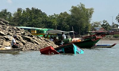 Vụ lật thuyền trên sông Đồng Nai, 12 người rơi xuống sông: Lái thuyền khai gì?