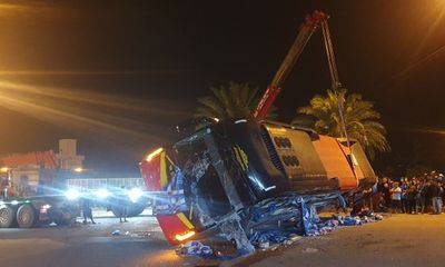 Vụ xe tải va chạm xe khách, 13 người bị thương: Hé lộ nguyên nhân
