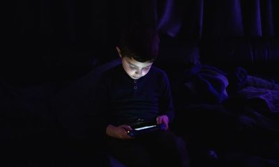 Con trai không ngủ vì mê trò chơi điện tử, ông bố có cách xử lý khiến cộng đồng mạng thán phục