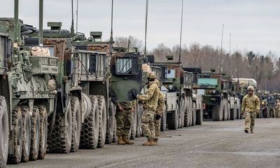 NATO xem xét điều 300.000 binh sĩ đến sát biên giới Nga