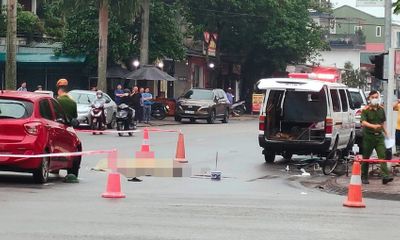 Hà Tĩnh: Cụ ông đi xe đạp bị ô tô tông chết