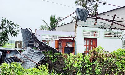13 người bị thương, 197 căn nhà bị sập và tốc mái ở Kiên Giang