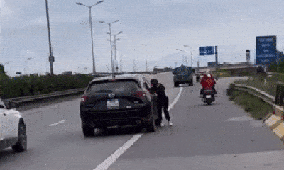 Vụ người phụ nữ đu bám trên cửa xe ô tô Mazda CX-5: Lời khai bất ngờ của tài xế