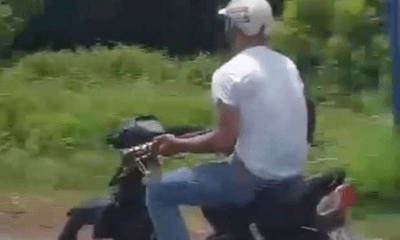 Vụ clip thanh niên lái xe máy bằng chân, tay ôm đàn đánh say mê: Minh 
