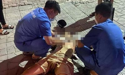 Vụ thanh niên bị đâm gục khi đang chở bạn gái trên phố Láng Hạ: Tạm giữ tài xế taxi