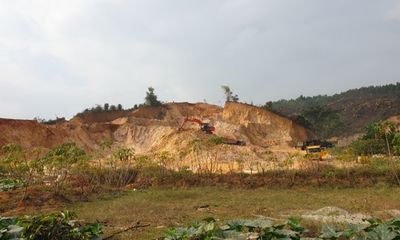 Phú Thọ: Vô tư khai thác đất giữa ranh giới 2 huyện Thanh Sơn và Thanh Thủy