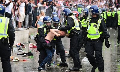 CĐV Anh náo loạn sau trận chung kết EURO 2020: 49 người bị bắt, 19 cảnh sát bị thương