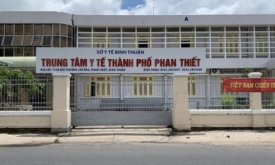 Bình Thuận: Tạm đình chỉ Giám đốc trung tâm Y tế Phan Thiết vì lơ là chống dịch COVID-19