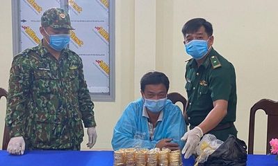 Bắt giữ 2 đối tượng chở 2,2 kg vàng vượt biên sang Campuchia