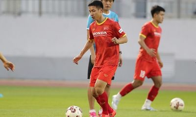 Hùng Dũng hăng say tập luyện trong ngày đầu trở lại đội tuyển Việt Nam