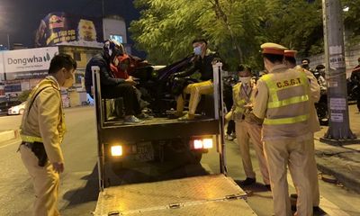 Hà Nội: Vây bắt đoàn xe máy phân khối lớn rú ga, lạng lách trên đường Võ Chí Công