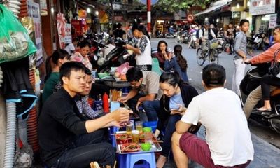Hà Nội cho phép quận Hoàn Kiếm kinh doanh bán hàng ăn uống trên hè phố