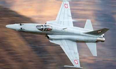 Tiêm kích F-5E Hàn Quốc rơi sau khi cất cánh, phi công tử nạn