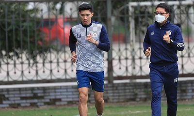 HLV CLB Hà Nội nói gì về khả năng trở lại thi đấu của Văn Hậu?