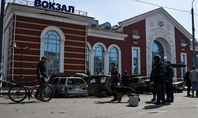 Tên lửa đánh trúng nhà ga khiến hơn 50 dân thường thiệt mạng, Nga-Ukraine đổ lỗi nhau