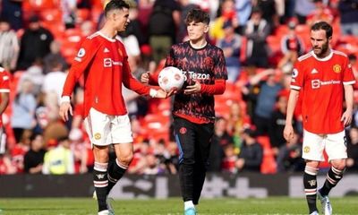 Tiền đạo trẻ Man United bị Aguero mỉa mai vì khen Ronaldo xuất sắc nhất thế giới