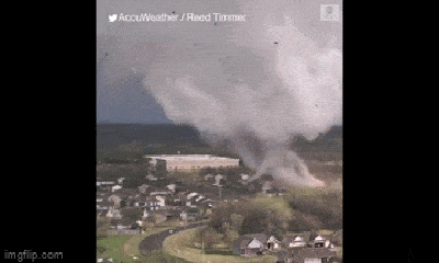 Video-Hot - Video: Lốc xoáy kinh hoàng cuốn phăng hơn 300 ngôi nhà ở Mỹ