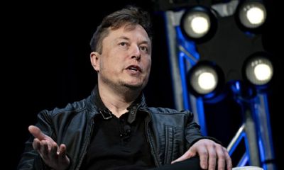 Sau khi bán cổ phiếu Tesla, tỉ phú Elon Musk muốn vay thêm tiền để mua Twitter