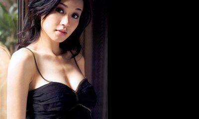Hoa hậu Hong Kong Dương Tư Kỳ phải đi hát hộp đêm mưu sinh