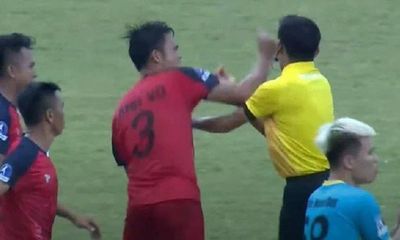 Cầu thủ CLB Bình Thuận đấm trọng tài bị cấm thi đấu 24 tháng