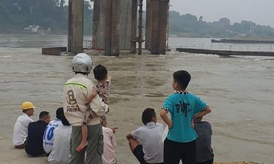 Vĩnh Phúc: Lật đò ngang trên sông Lô, 1 người mất tích