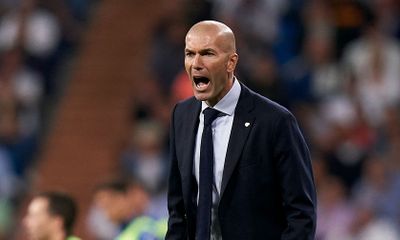 PSG phủ nhận thông tin chiêu mộ Zidane