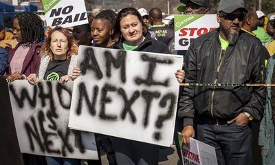 Hơn 120 người bị bắt trong vụ cưỡng hiếp tập thể 8 phụ nữ ở Nam Phi