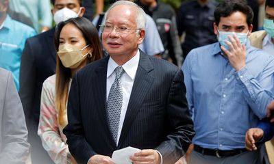 Cựu thủ tướng Malaysia kháng án bất thành, phải ngồi tù 12 năm
