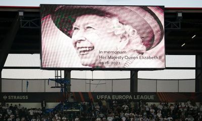 Những dấu ấn của Nữ hoàng Elizabeth II với bóng đá thế giới