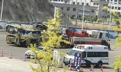 Trung Quốc bùng nổ tranh cãi sau vụ lật xe khiến 27 người đi cách ly thiệt mạng
