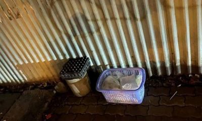 Hà Nội: Hai bé gái sơ sinh bị bỏ lại trong giỏ ven đường