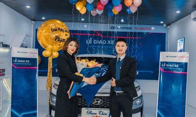 Tổng giám đốc Phạm Thêu nhận xe ô tô trước Tết – niềm vui nhân đôi